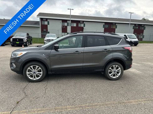 Used 2017 Ford Escape SE w/ Equipment Group 201A AWD/4WD image 4