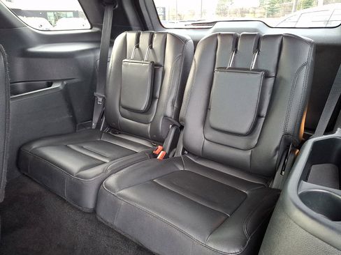 Used 2018 Ford Explorer XLT w/ Equipment Group 202A image 12