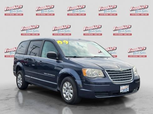Used 2009 Chrysler Town & Country LX FWD image 7