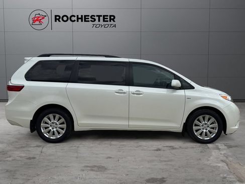 Used 2017 Toyota Sienna XLE Premium AWD/4WD image 6