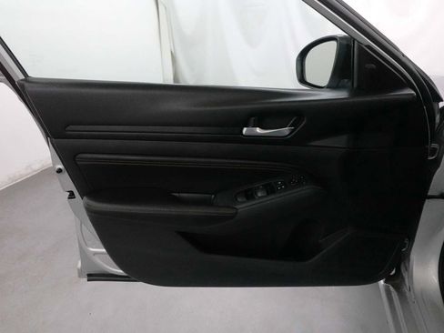 Used 2020 Nissan Altima 2.5 SR FWD image 10