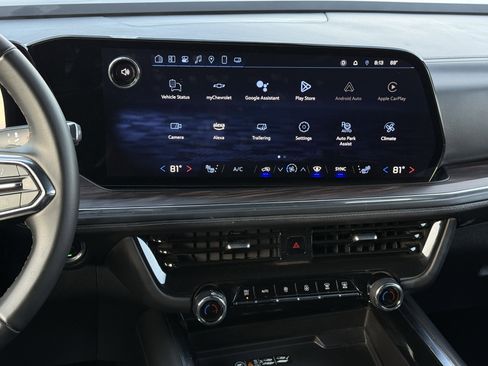 Used 2025 Chevrolet Suburban Z71 image 23