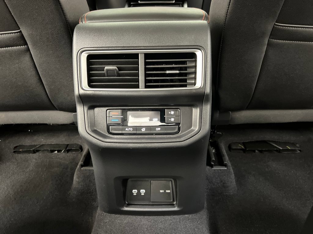 Used 2025 Volkswagen Atlas Peak Edition SE AWD/4WD image 30