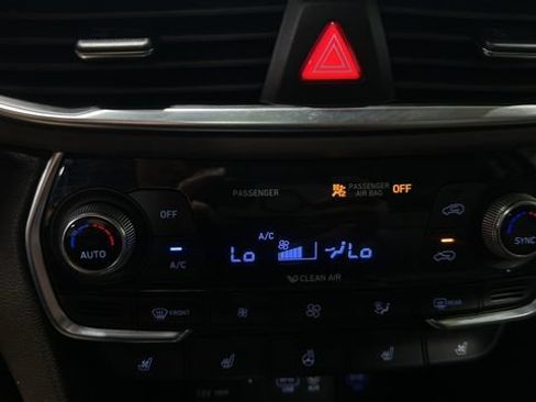 Used 2019 Hyundai Santa Fe AWD image 20