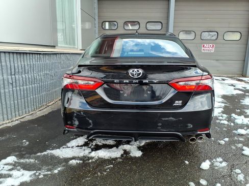 Certified 2022 Toyota Camry SE image 5