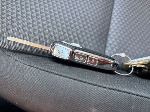 Used 2025 Kia Soul LX w/ LX Technology Package FWD image 21