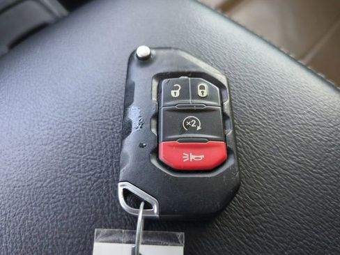 Used 2022 Jeep Wrangler Unlimited Sahara w/ Cold Weather Group AWD/4WD image 29