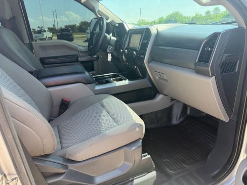 Used 2022 Ford F350 XLT w/ XLT Premium Package AWD/4WD image 38