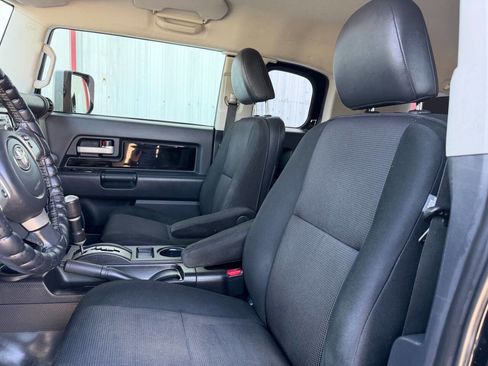 Used 2011 Toyota FJ Cruiser 4WD w/ Upgrade Pkg image 6