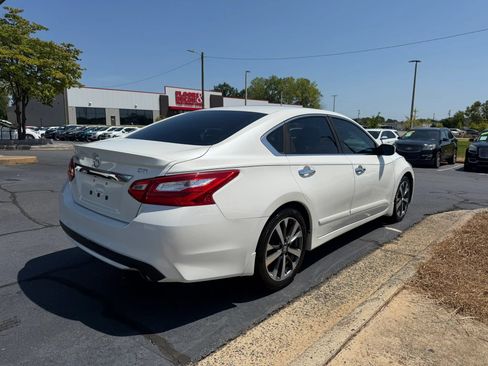 Used 2016 Nissan Altima 2.5 SR FWD image 7