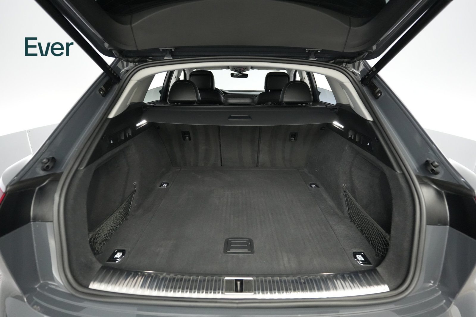 Used 2024 Audi Q8 e-tron Prestige w/ Prestige Package AWD/4WD image 8
