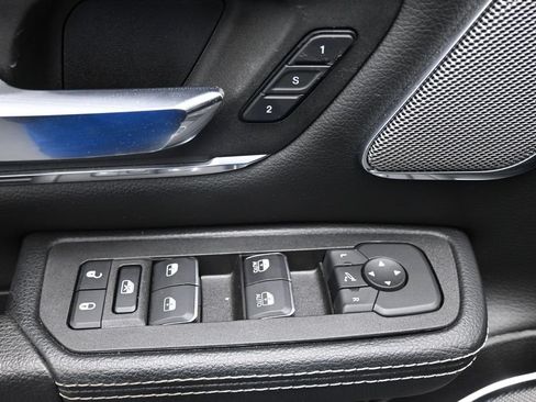 Used 2025 RAM 1500 Laramie AWD/4WD image 13