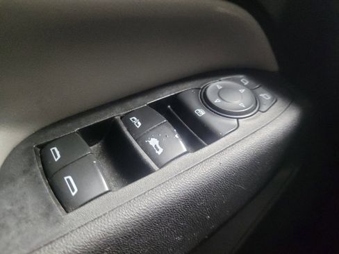 Used 2021 Chevrolet Equinox LS FWD image 27