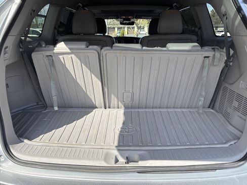 Used 2019 Toyota Highlander XLE image 12