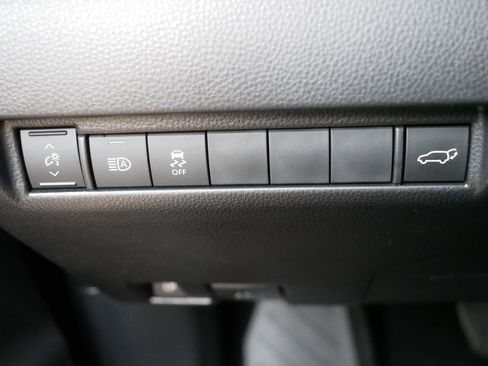 Used 2023 Toyota Venza LE image 26