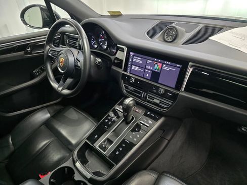 Certified 2024 Porsche Macan image 23