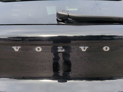 Used 2025 Volvo XC40 B5 Core image 15