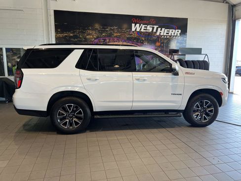 Used 2022 Chevrolet Tahoe Z71 w/ Luxury Package AWD/4WD image 32