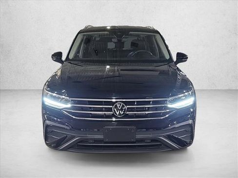 Used 2024 Volkswagen Tiguan SE image 2