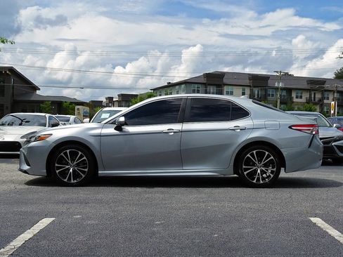 Used 2020 Toyota Camry SE FWD image 7