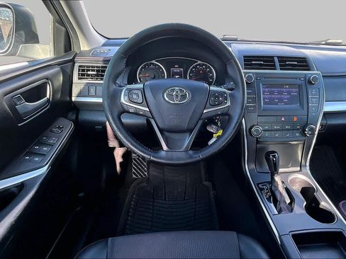 Used 2017 Toyota Camry SE FWD image 6