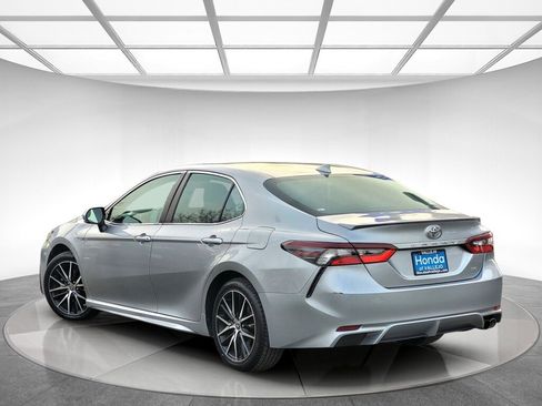 Used 2023 Toyota Camry SE image 5