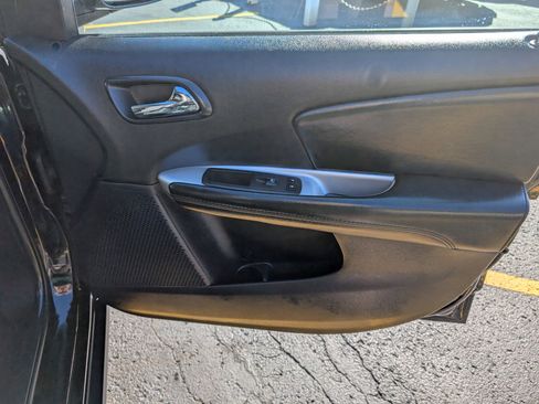 Used 2019 Dodge Journey SE w/ Premium Group image 25