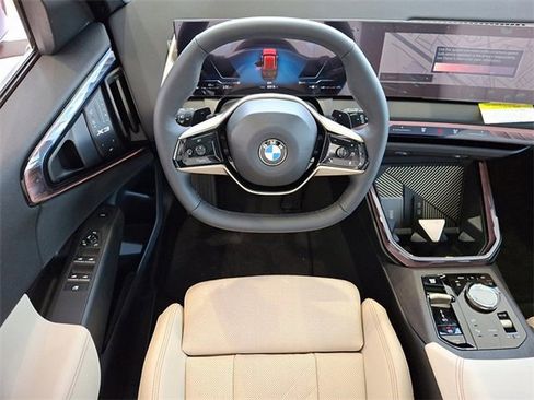 Used 2025 BMW X3 xDrive30i w/ Premium Package image 6