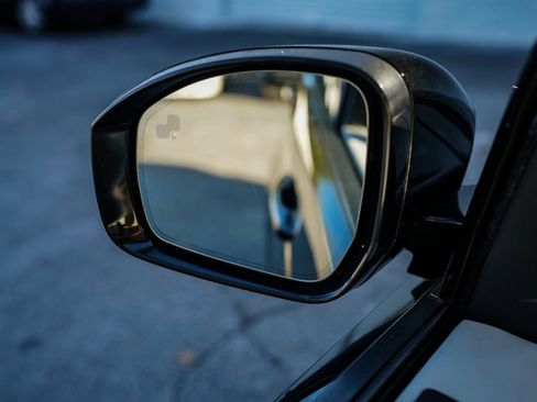 Used 2019 Land Rover Discovery HSE image 38