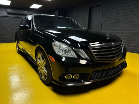 Used 2010 Mercedes-Benz E 550 Sedan image 3