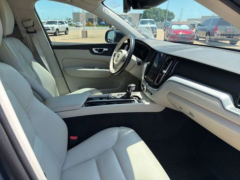 Used 2019 Volvo XC60 T5 Momentum w/ Premium Package AWD/4WD image 11