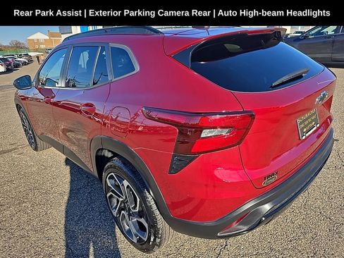 Used 2024 Chevrolet Trax RS w/ Sunroof Package image 5