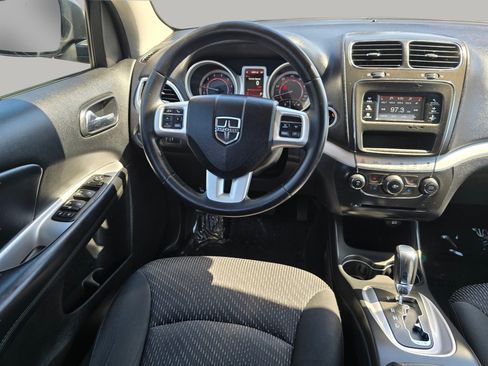 Used 2016 Dodge Journey SE w/ Flexible Seating Group FWD image 3