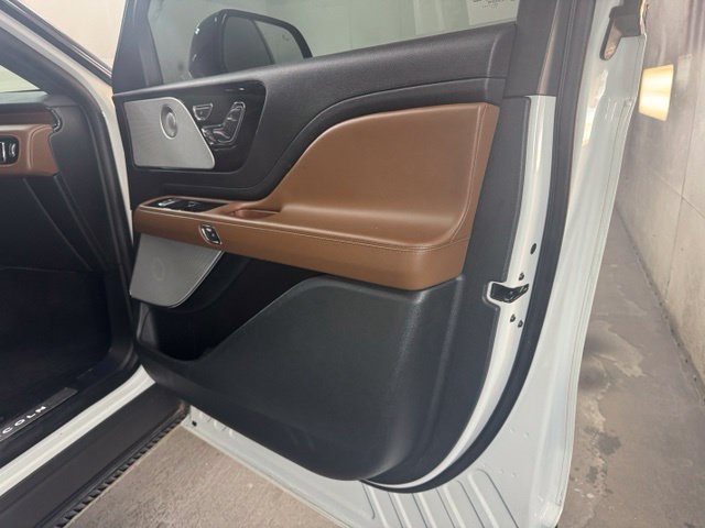 Used 2023 Lincoln Aviator Reserve w/ Equipment Group 201A AWD/4WD image 23