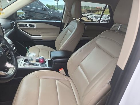 Used 2022 Ford Explorer XLT w/ Equipment Group 202A image 17
