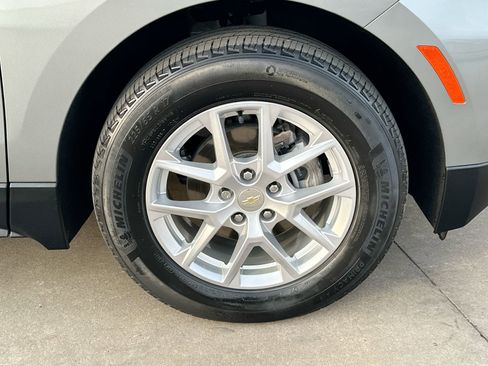 Used 2023 Chevrolet Equinox LS image 10