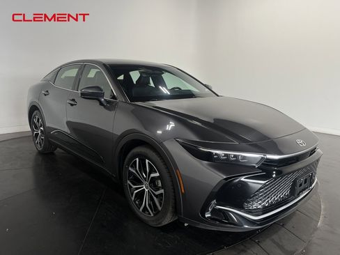 Used 2024 Toyota Crown Limited image 3