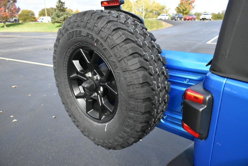 Used 2025 Jeep Wrangler Sport AWD/4WD image 36