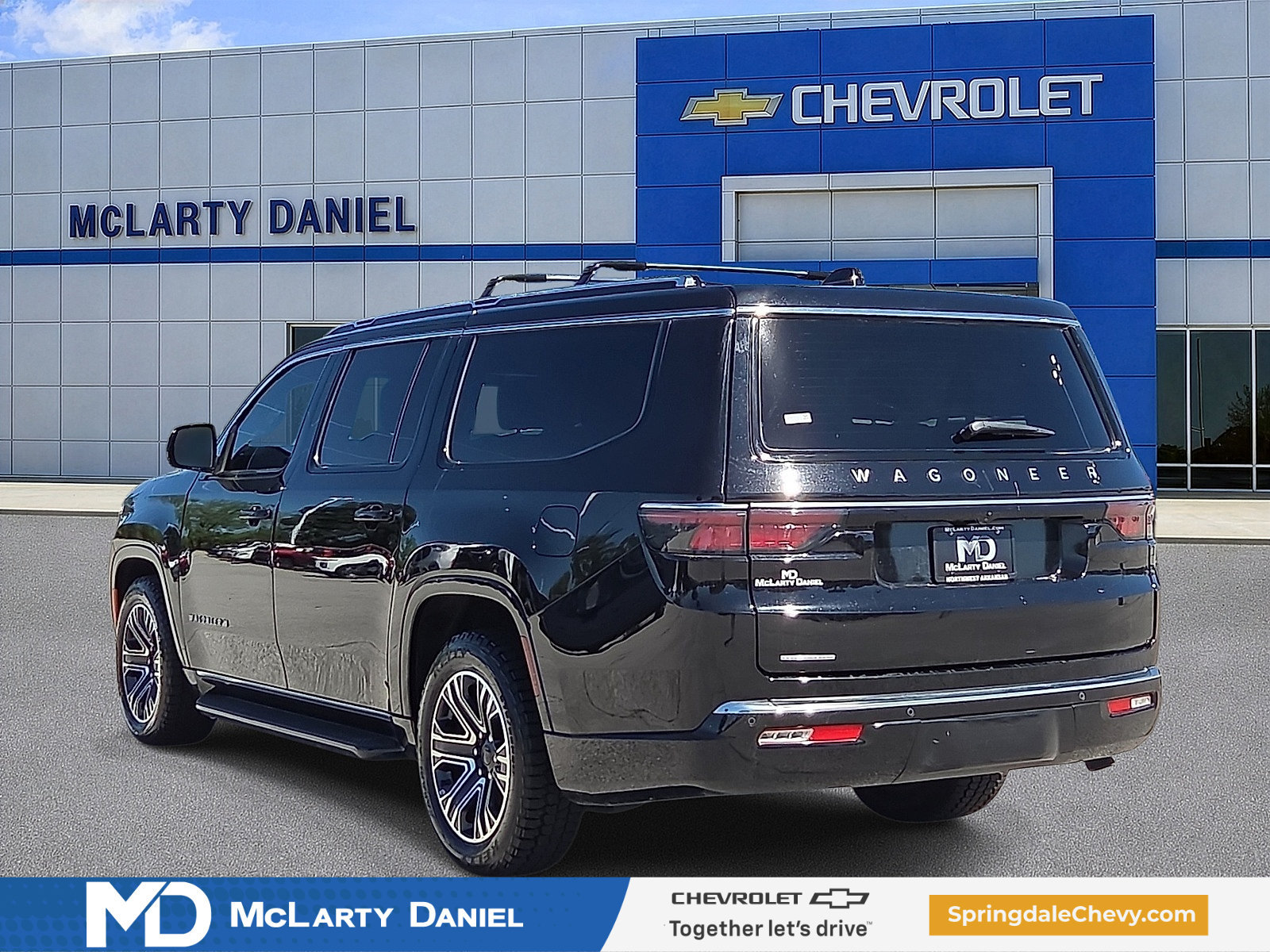 Used 2023 Jeep Wagoneer L 4WD w/ Premium Group I image 4
