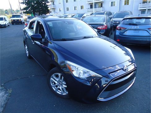 Used 2017 Toyota Yaris iA FWD image 4