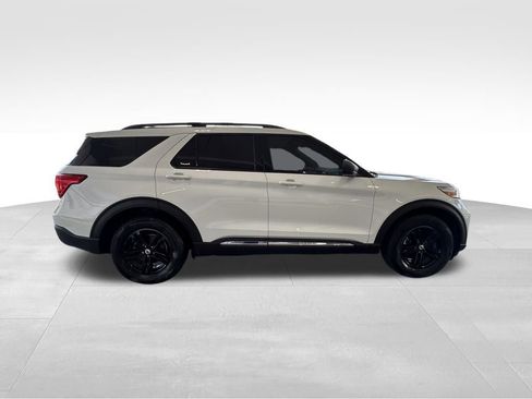 Used 2023 Ford Explorer XLT w/ Equipment Group 202A RWD image 3