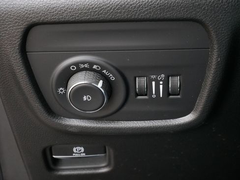 Used 2023 Jeep Grand Cherokee L Limited w/ Black Appearance Package image 27