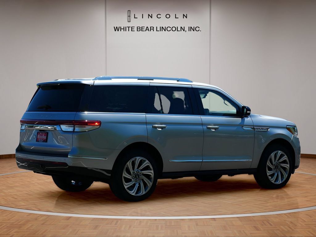 Used 2024 Lincoln Navigator Reserve AWD/4WD image 5