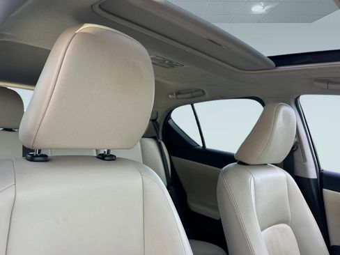 Used 2012 Lexus CT 200h FWD 4dr Hybrid image 15