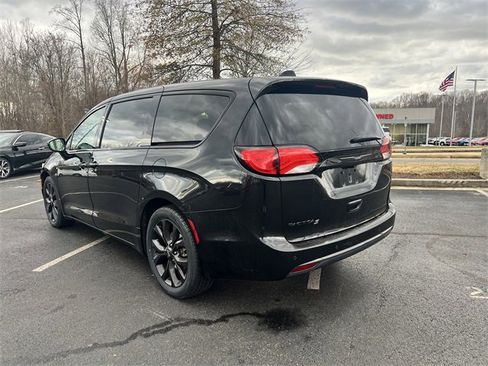 Used 2019 Chrysler Pacifica Touring Plus w/ S Appearance Package image 15