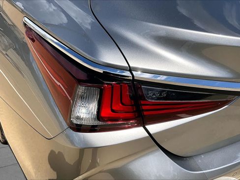 Used 2019 Lexus ES 350 w/ Premium Package FWD image 29