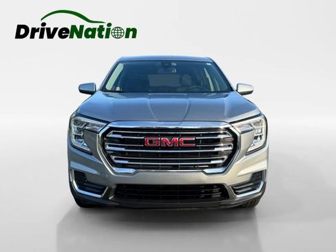 Used 2024 GMC Terrain SLE AWD/4WD image 2