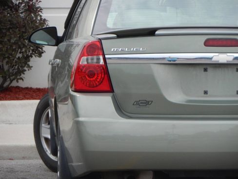 Used 2005 Chevrolet Malibu LS w/ Preferred Equipment Group FWD image 1