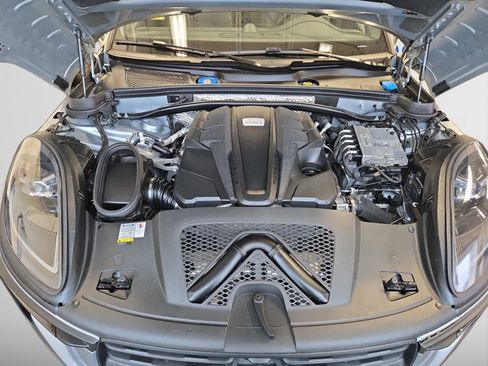 Used 2022 Porsche Macan S image 8