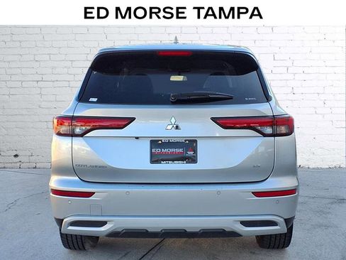 Used 2024 Mitsubishi Outlander SE image 4